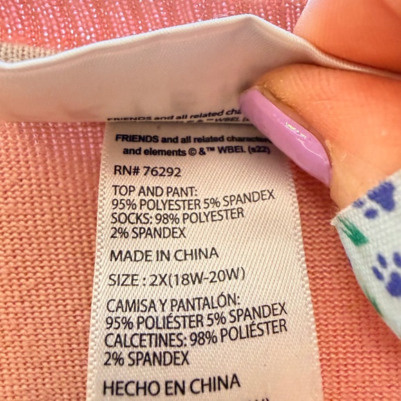 FRIENDS XL Christmas Pajama Set - Picture 3 of 7